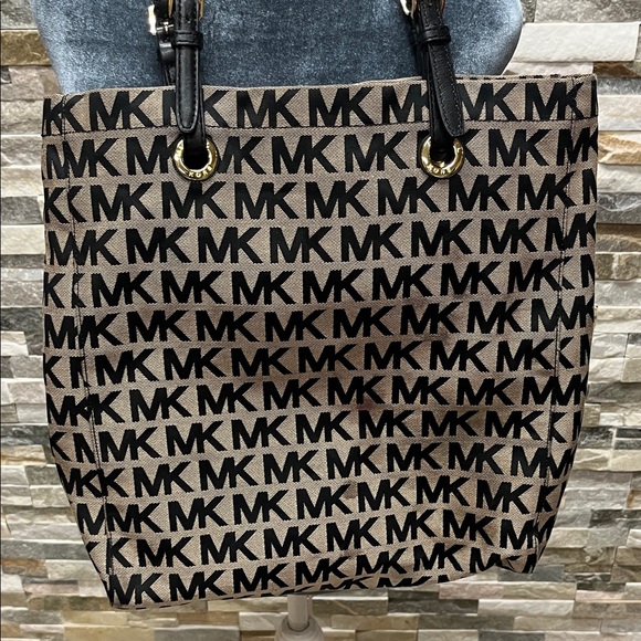 Michael Kors Signature Black and Brown Tote - Picture 6 of 14